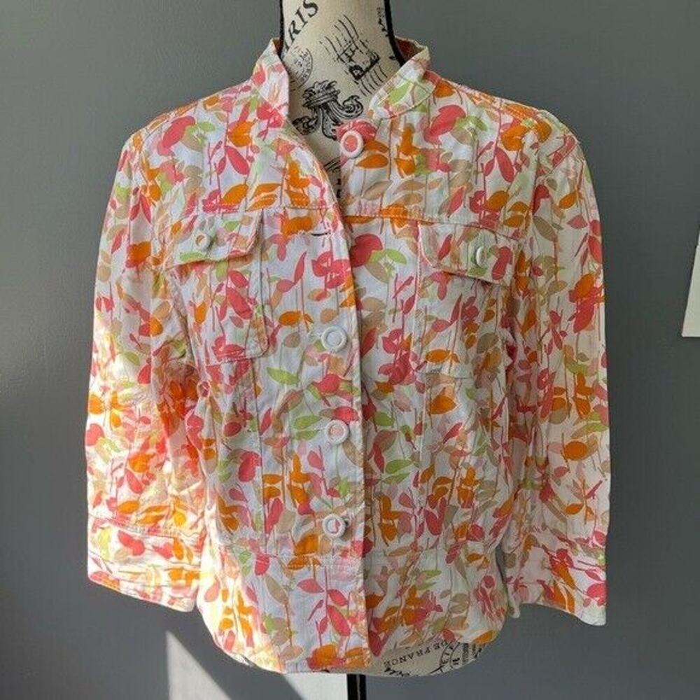 Hearts of palm slightly cropped floral button up collared jacket